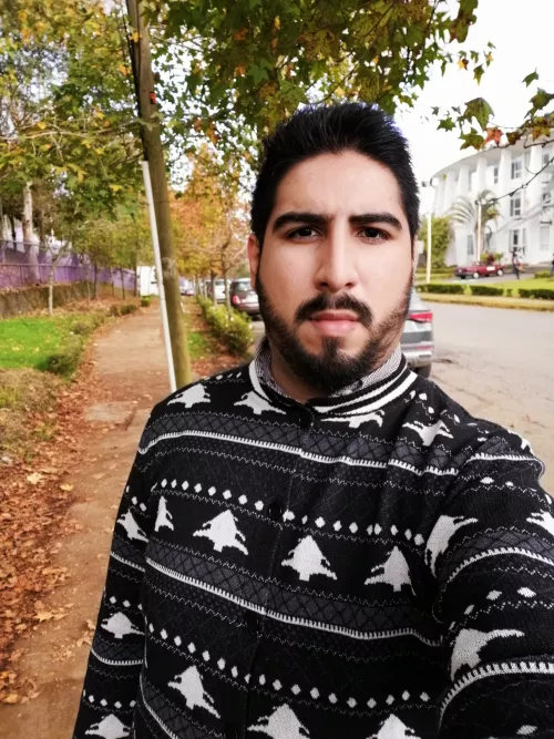 I received my christmas sweater kinda late lol does somebody else look for friends? 😊