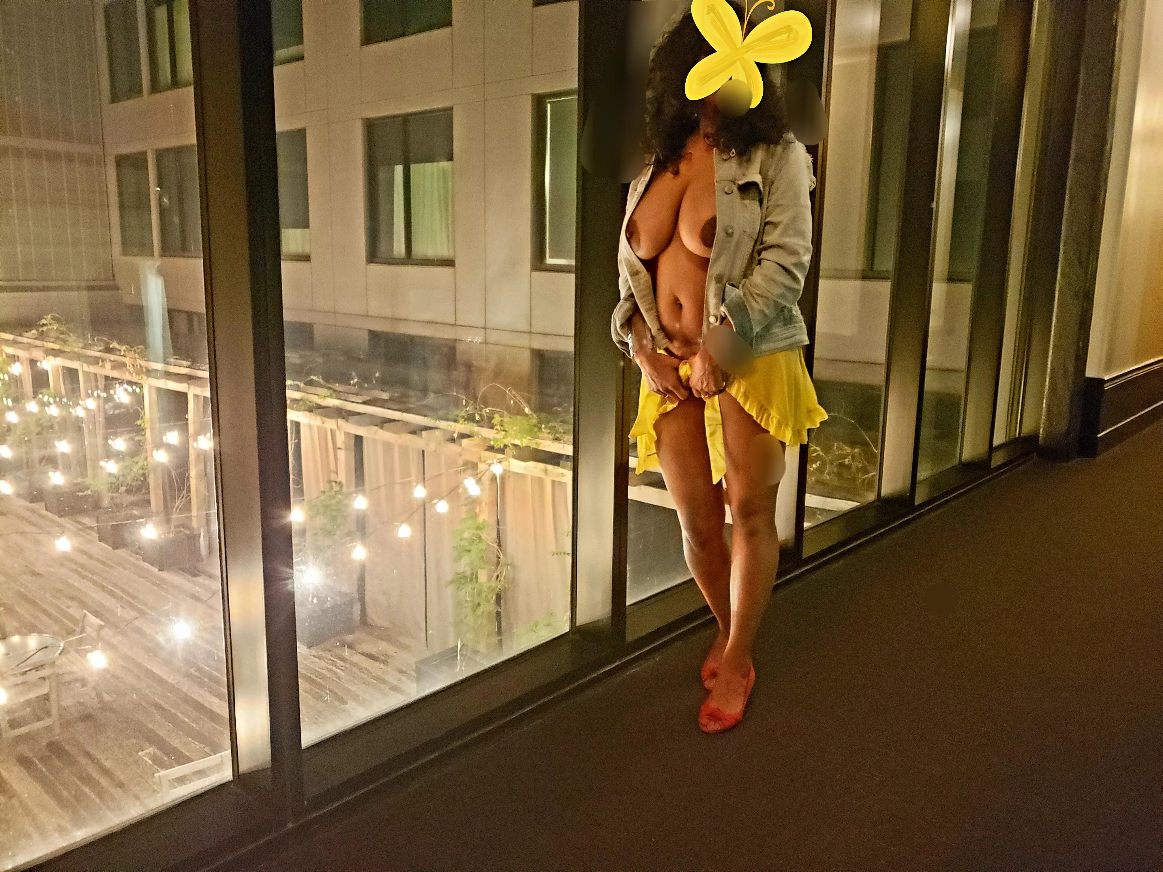 I saw the flashing lights and took it as a sign to flash in the hotel lobby 😁 (f) I saw the flashing lights and took it as a sign to flash in the hotel lobby 😁 (f)