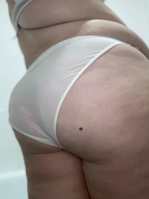 I see you peeking 😏💕