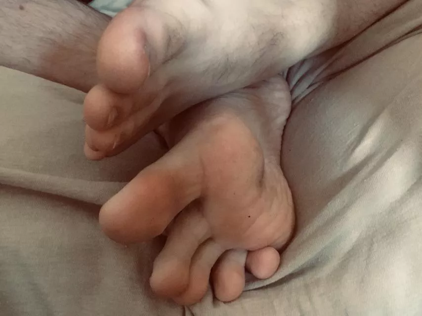 I see you staring at my sweaty, smelly gym feet, roomie... lucky for you, I’ve always wanted to know what your tongue feels like. Get on your knees ;)