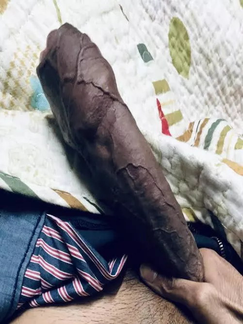 I should be sleeping rn...but i can't