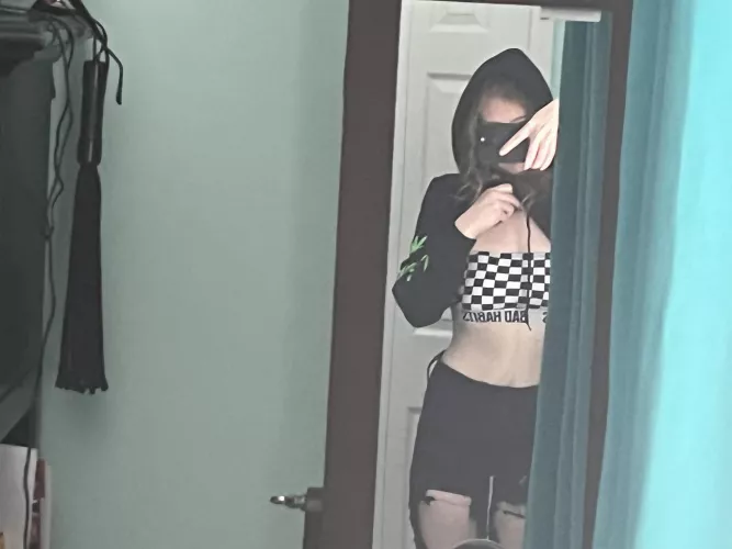 I spy with my little eye.. something red ;p [f]