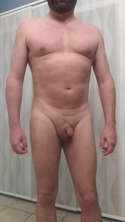 I stand before you. Tell me what you see. 40, 5'10