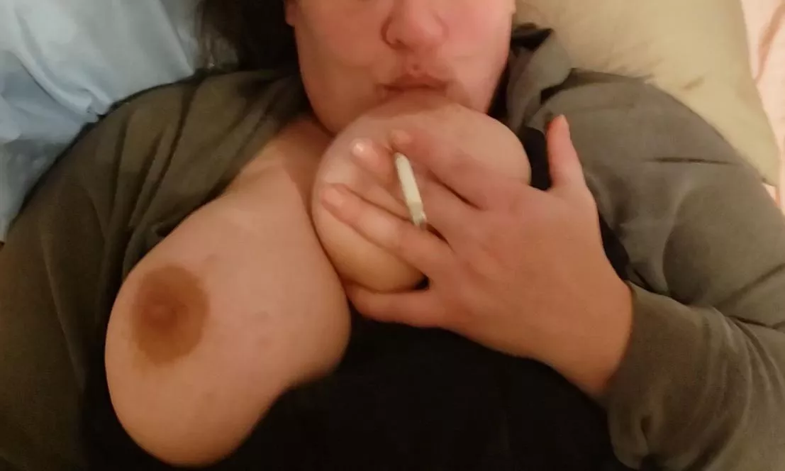 I suck.....my own nipples sometimes while I smoke 🚬 😝 I suck.....my own nipples sometimes while I smoke 🚬 😝