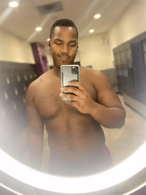I swear despite what my recent pics showβ¦.I do own shirts. π