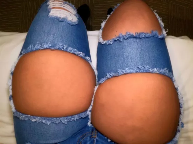 «I think the jeans are small»