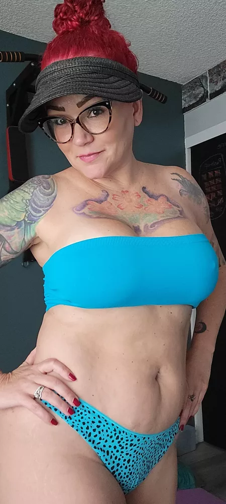 I think this color looks good on me. I also want more tattoos.