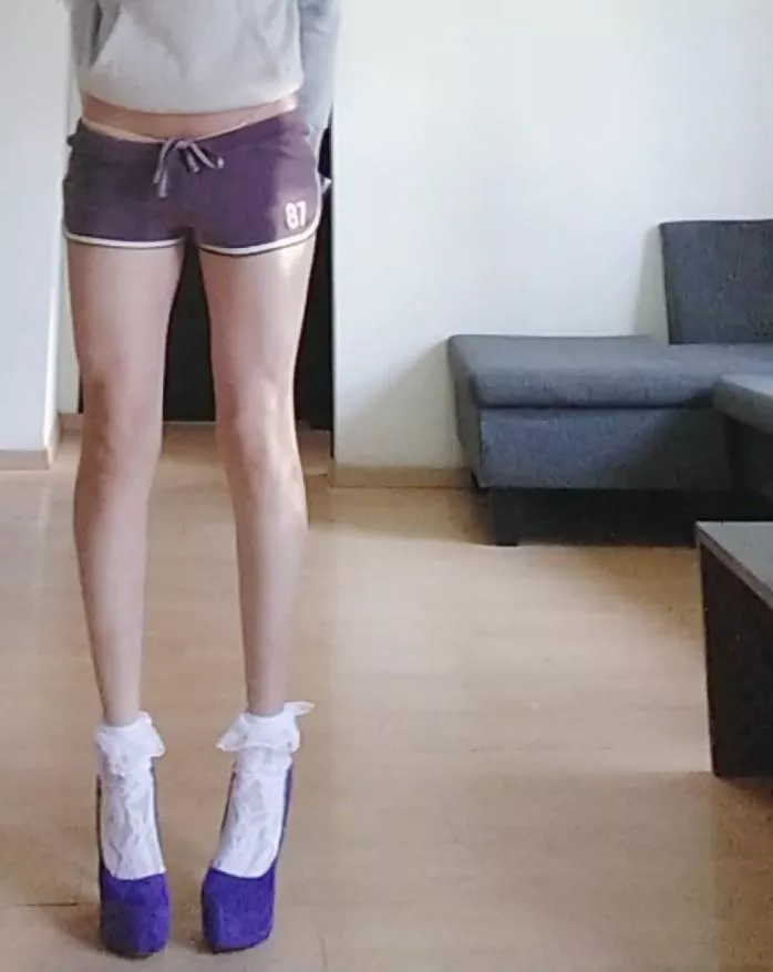 I took extra angles of my shorts ! (Oc) 💋😘