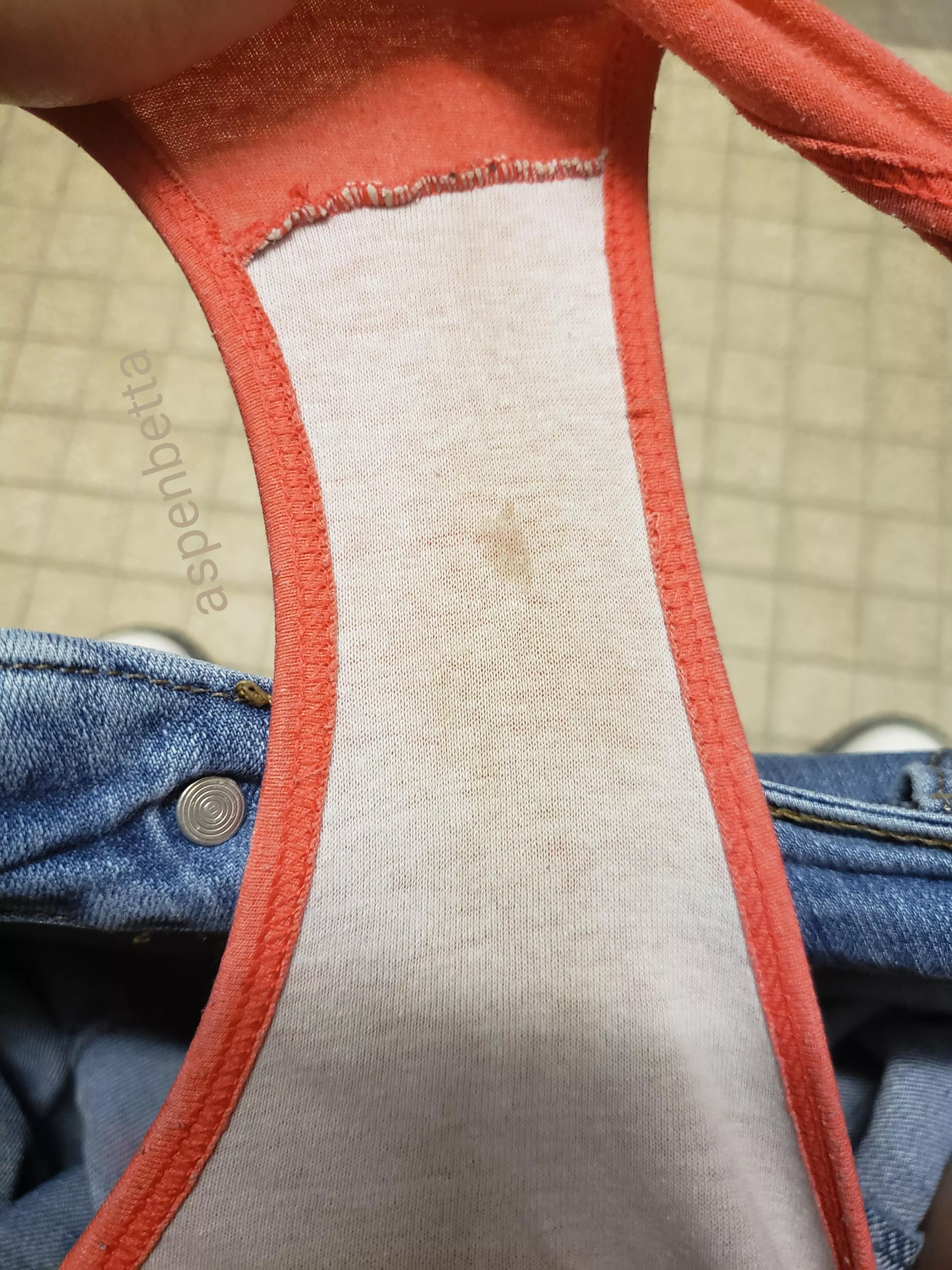 I tried so hard to hold it but some came out 🥺 F18 OC