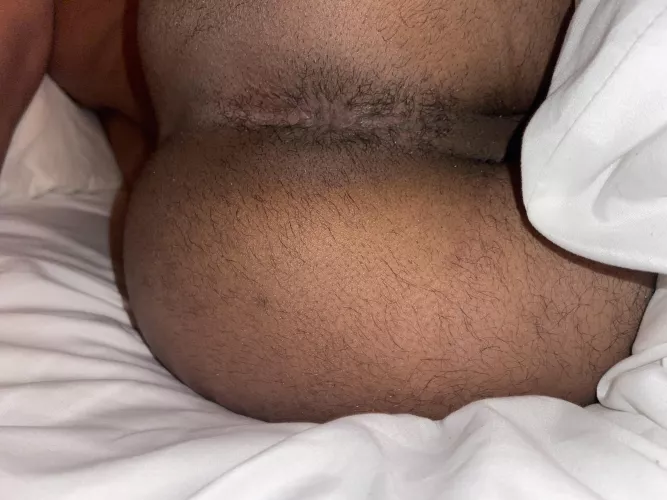 i trimmed my man pussy. who wands to rawdog me?