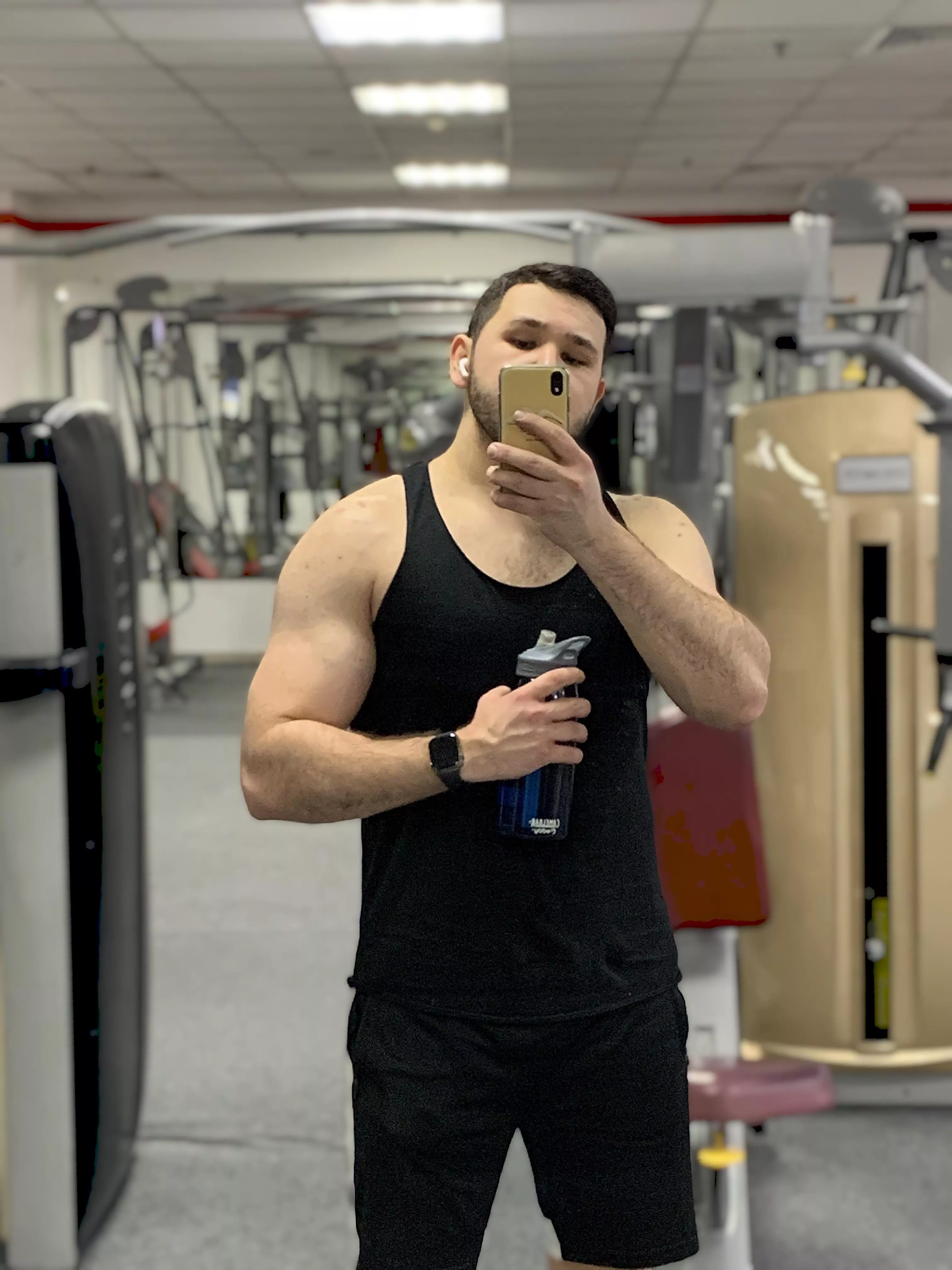 I turned 27! No birthday party this year, so I hit the gym :)