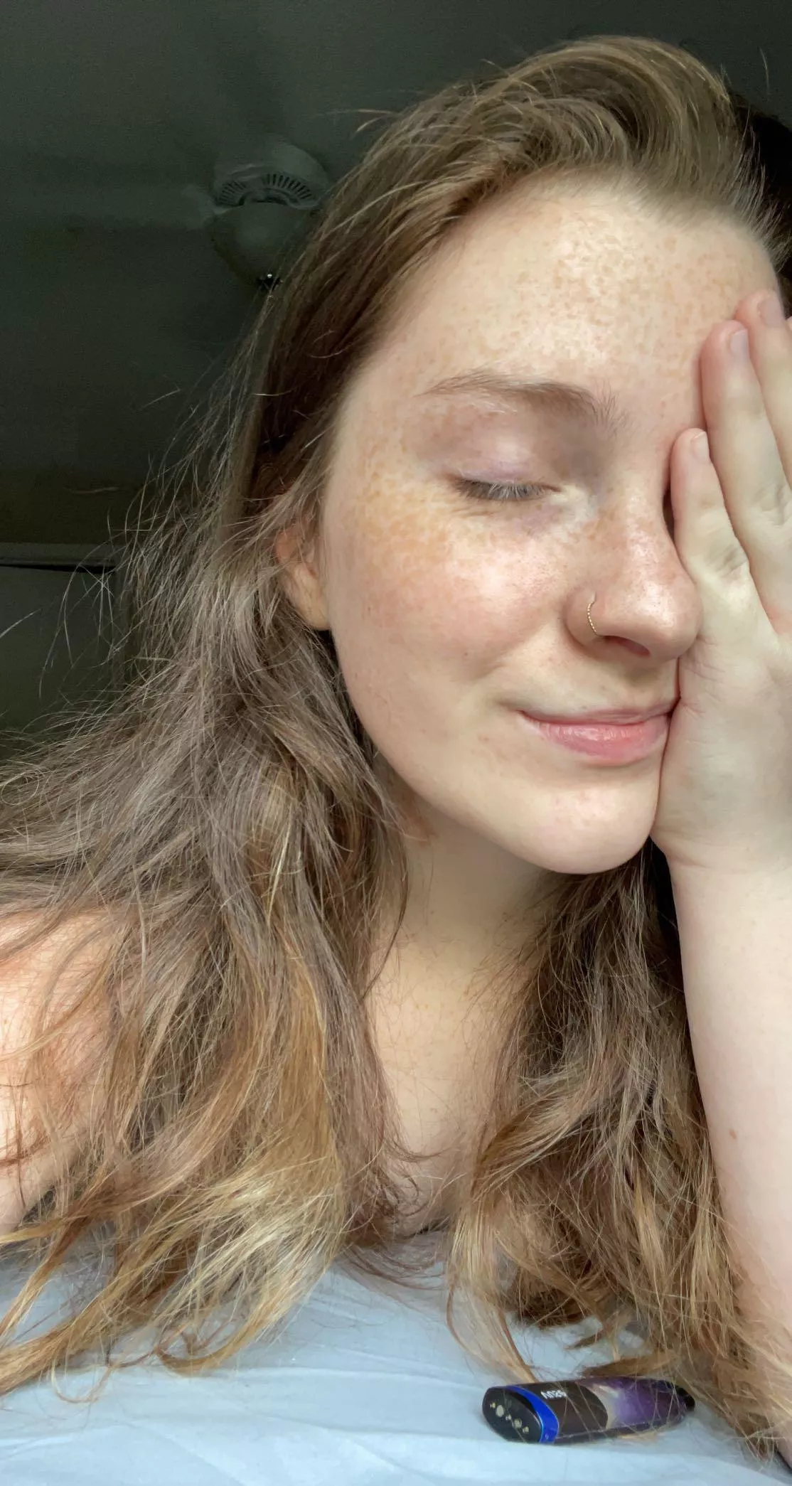 I used to get made fun of in school for my freckles, and also the fact that i have two different colored eyelashes (it makes it look like i have none). Wanted to show off both because i finally started embracing it! 😇