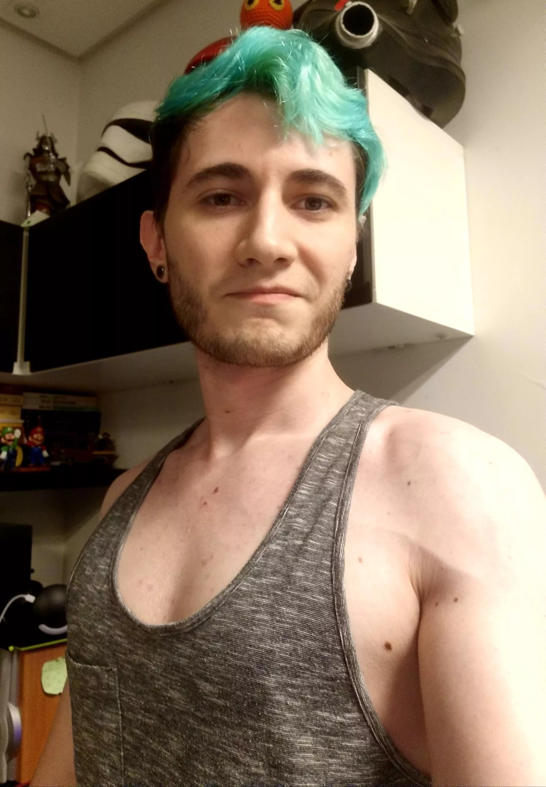 I used to think I wasn't able to grow my chest, but after a lot of work and the right diet I'm starting to get where I want to be 💚