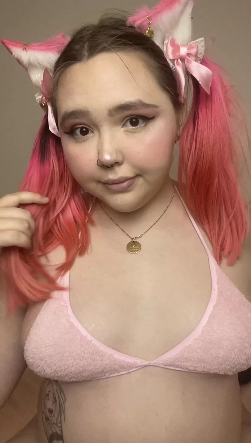 I wanna be daddy’s pink kitty 🥺