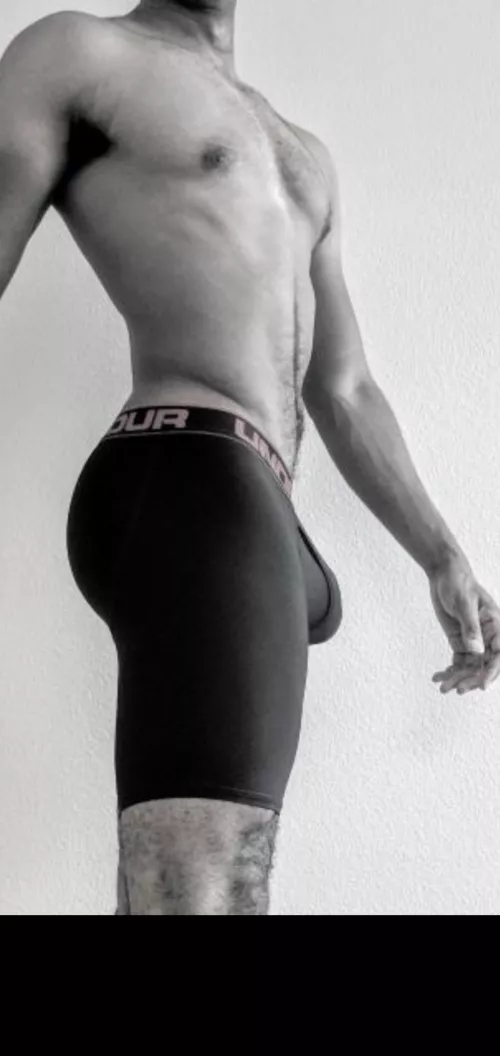 I wanna get tongue fucked through my shorts 🙊