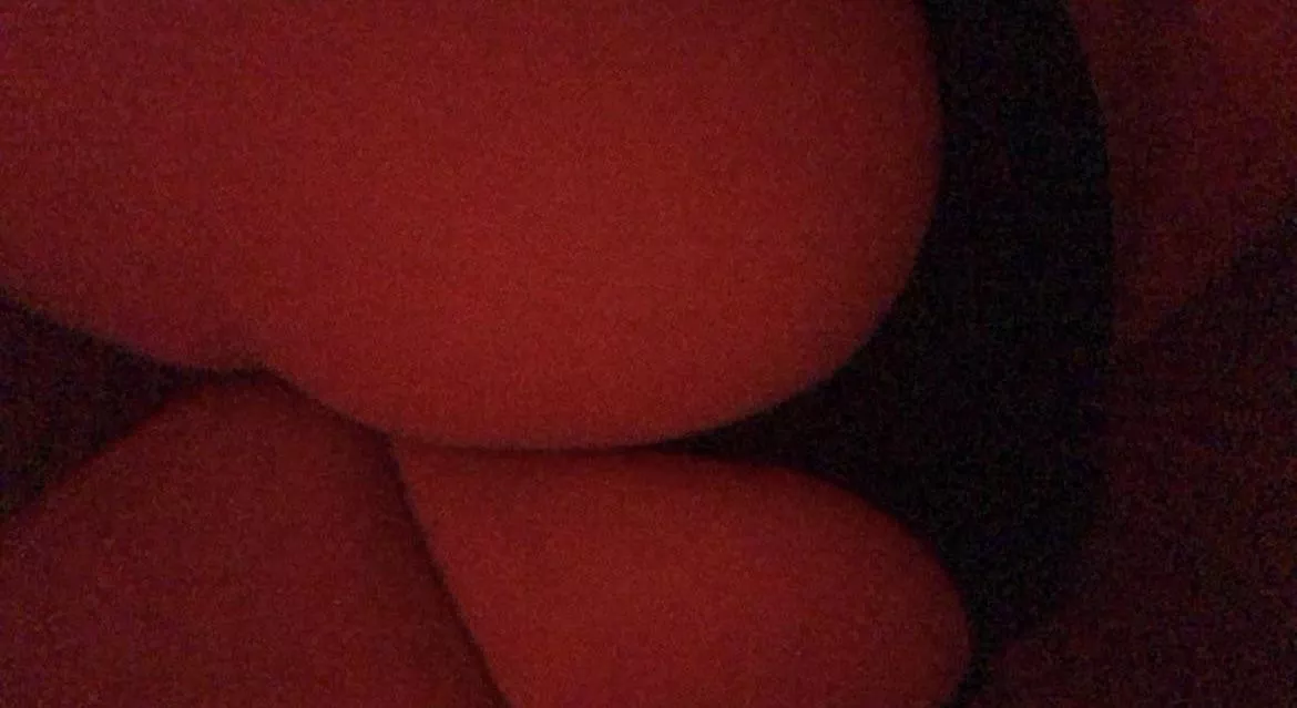 I wanna see your cocks in my pms 😘