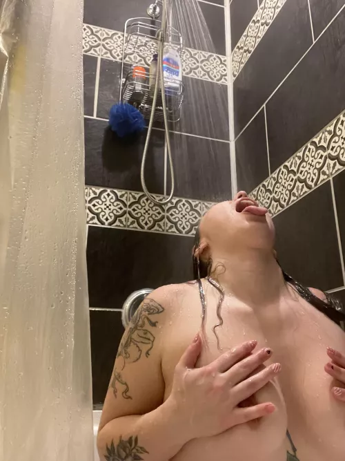 I Wanna suck someone off in the shower😛