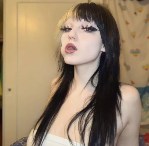 I wanna suck something 🤤