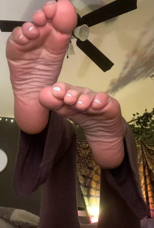 i wanna tap u on the head 👣