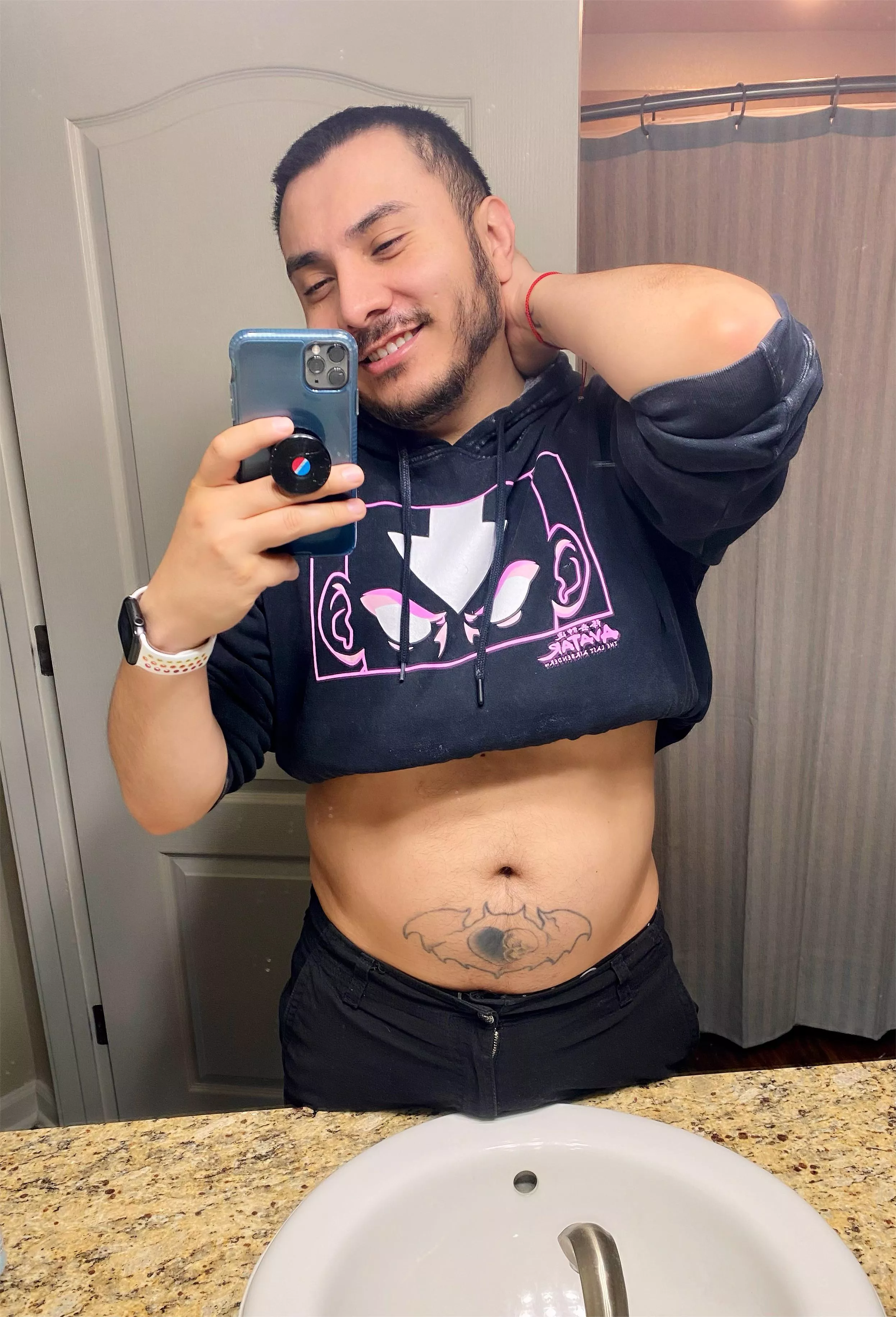 I wanna turn my sweater into a crop top now ๐๐ญ I wanna turn my sweater into a crop top now ๐๐ญ