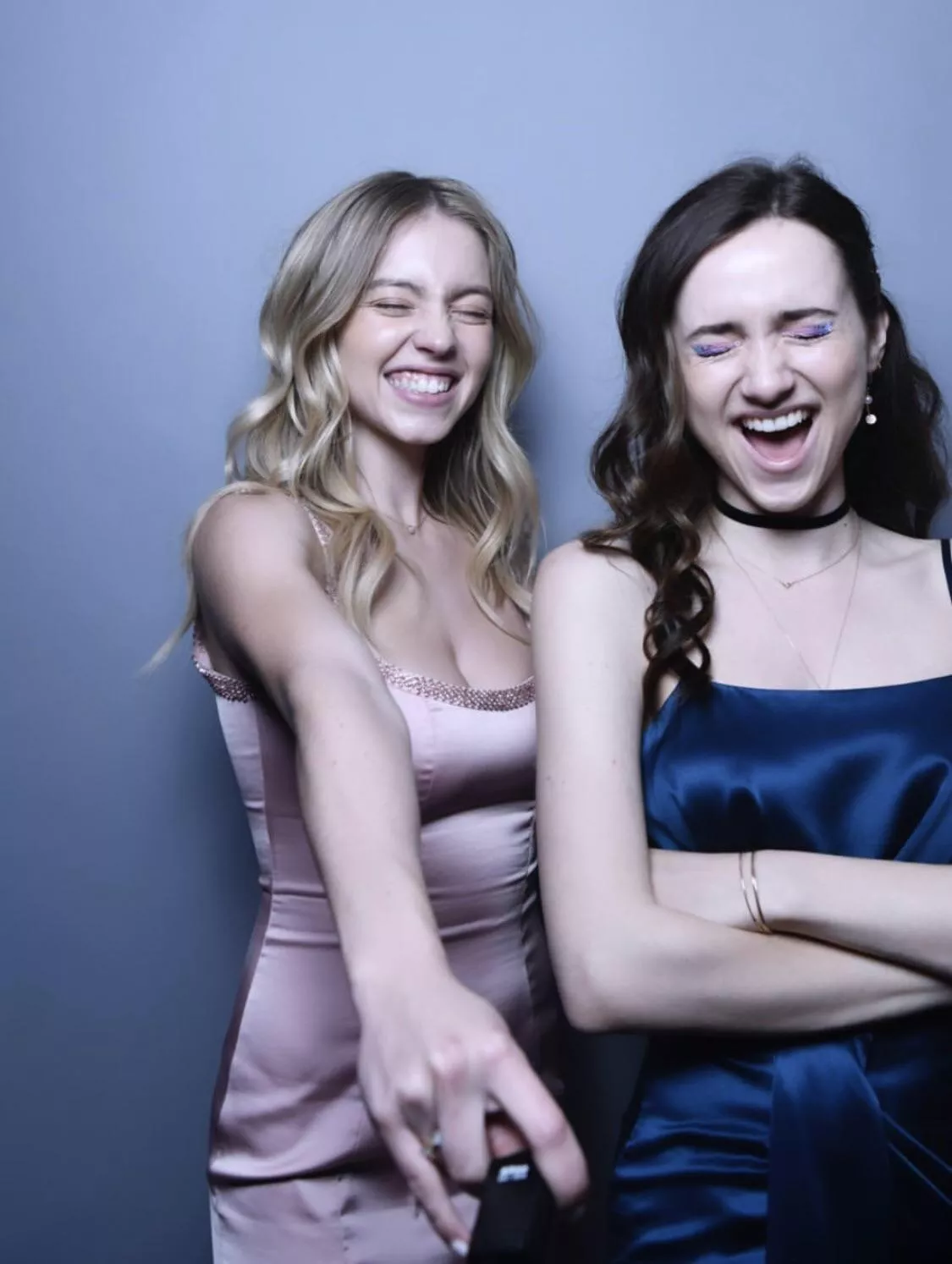 I want a bi foursome with Sydney Sweeney, Maude Apatow and a bud.