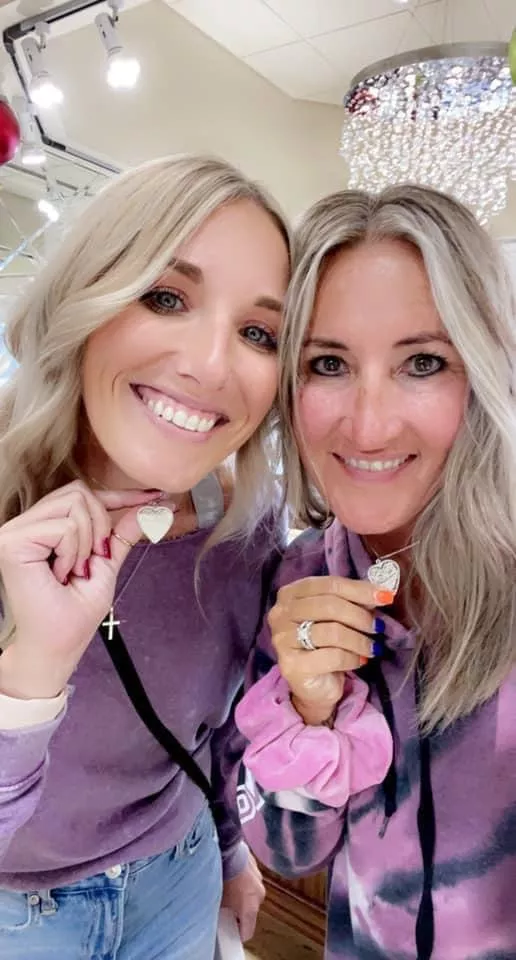 I want a mother/daughter blowjob 🥵😈