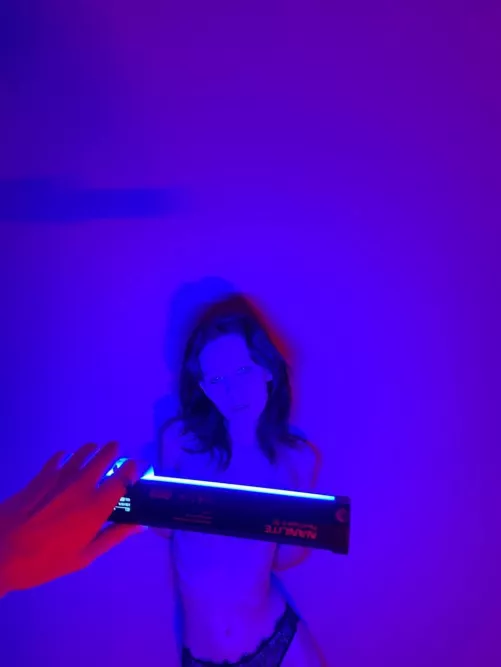 I want sb to lock my hands behind my back and ravage my pussy🥺