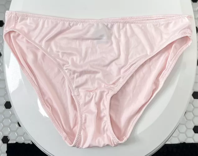 I want someone to spunk all over my aunts panties