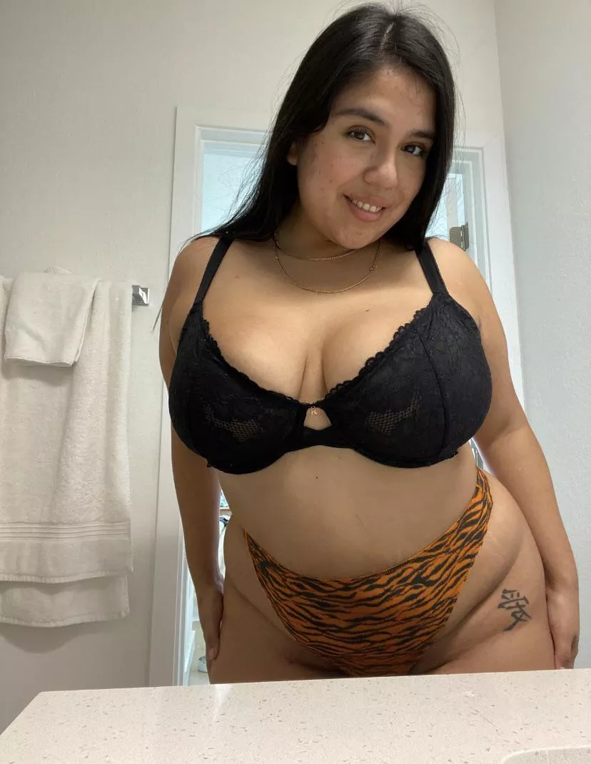 I want to be someone’s girlfriend !