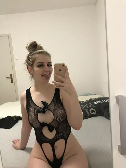 I want to fuck one lucky Redditor. Who wants to be the one? οΏ½