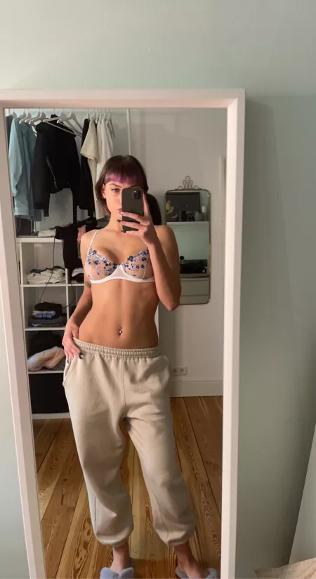 I want to fuck one lucky Redditor. Who wants to be the one? 😇