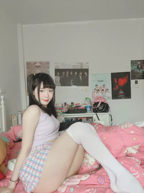 i want you to lay on my thighπ