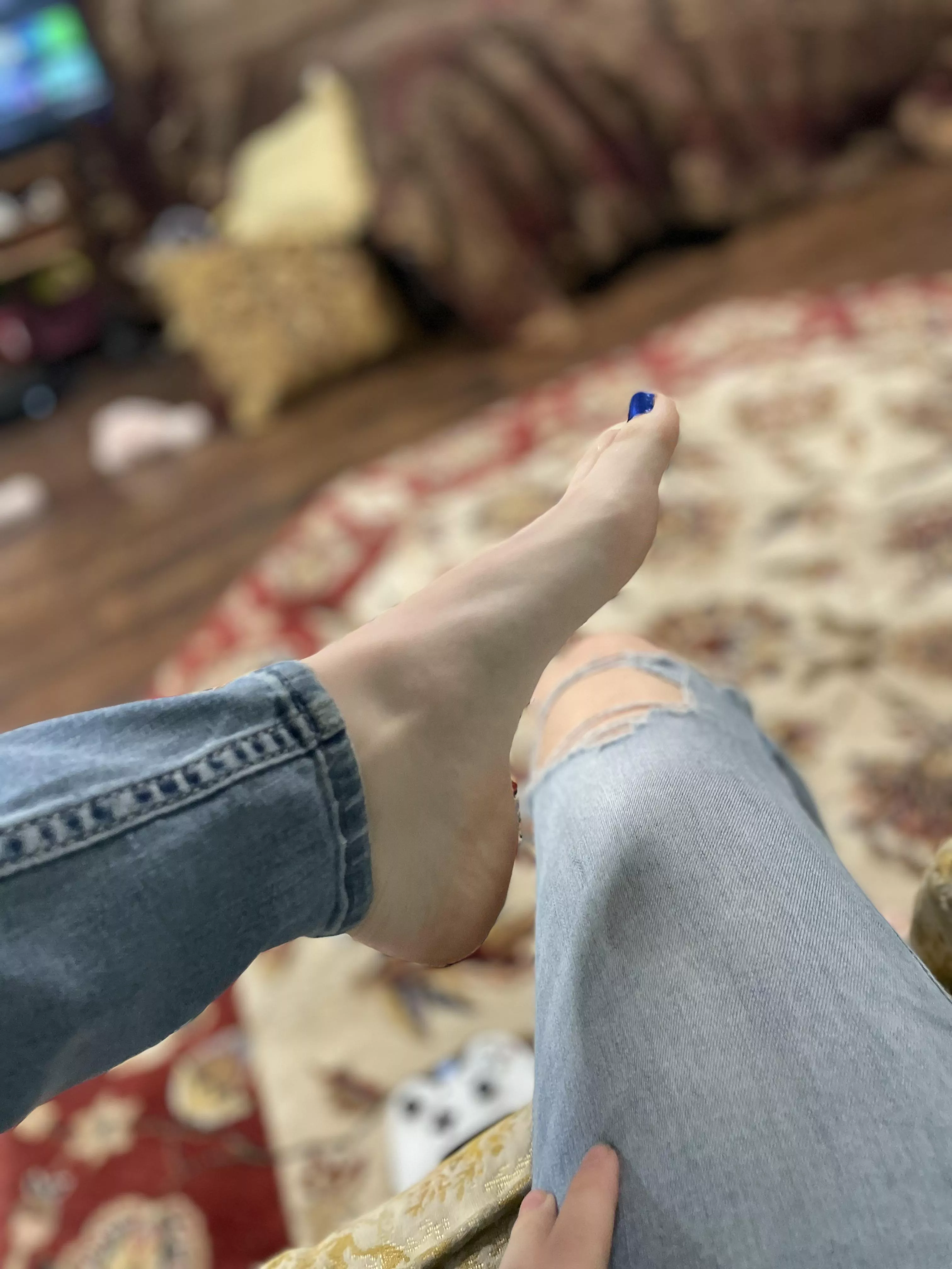 I want you to lick my feet in public so everyone knows you’re mine!