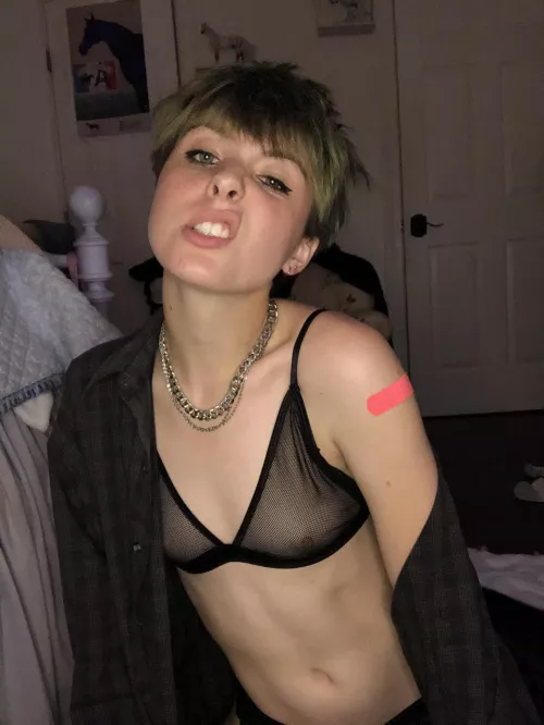 I want you to tug on my chain while you fuck me.