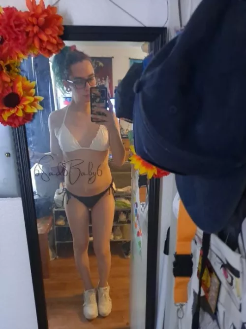 I was cleaning and got distracted when I found my bikini lol! how do I look?🌸💖