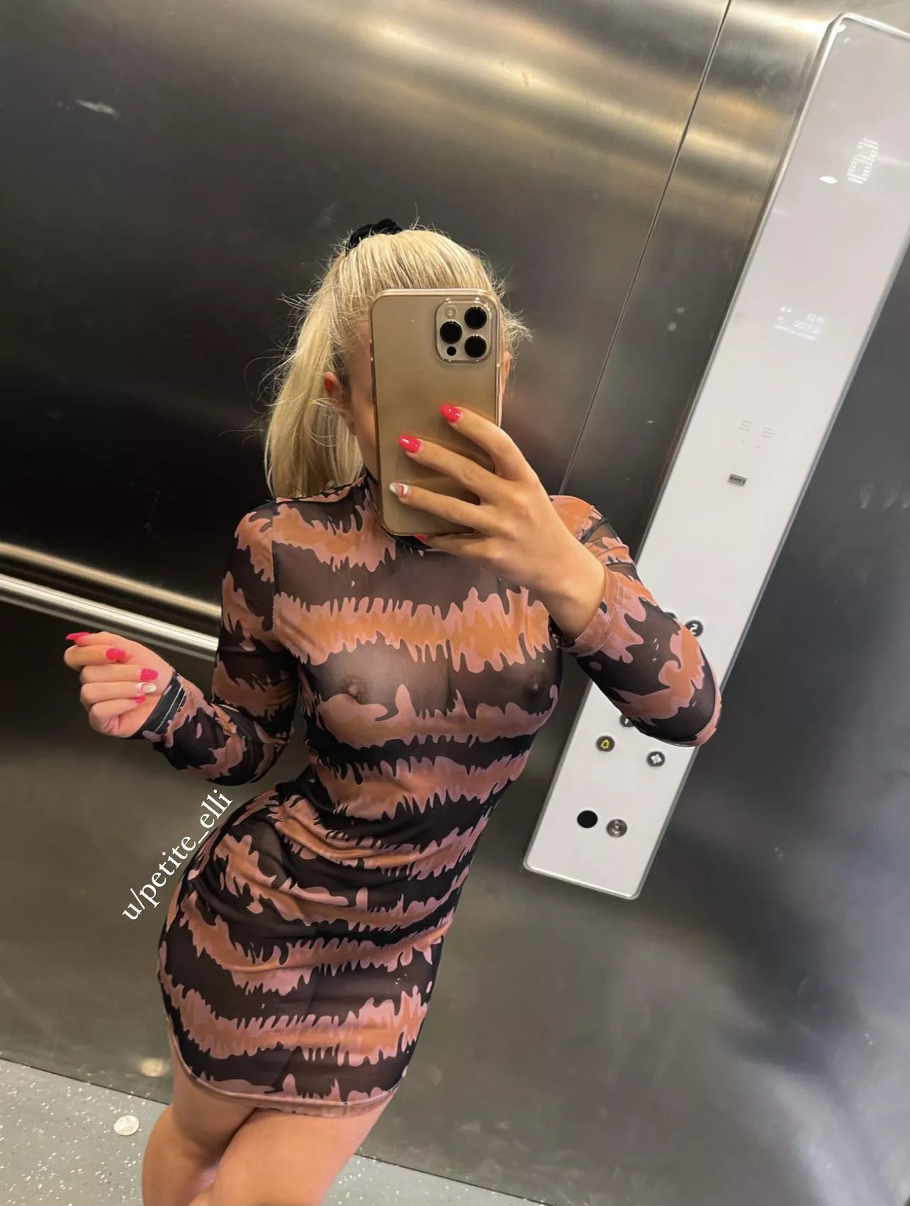 I was hoping to meet my neighbor in the elevator, but I didn’t. So I show my nice dress to you all. I was hoping to meet my neighbor in the elevator, but I didn’t. So I show my nice dress to you all.