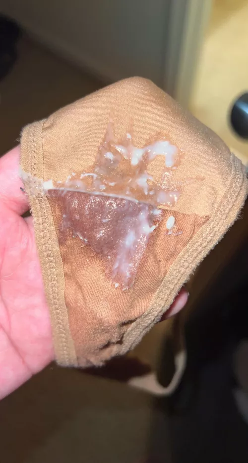 I was super creamy after fucking myself for an hour today ðĶ