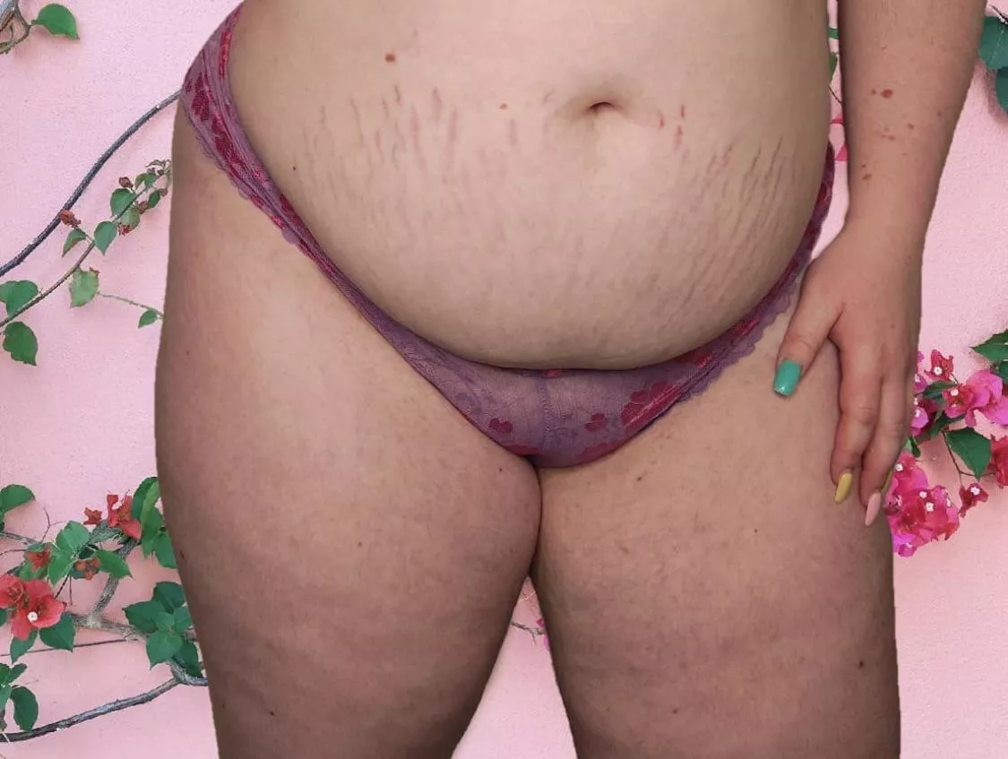I wish I could stuff myself to the brim rn and make my stretch marks more bigger and my belly ☺️ 🤤 🐷 I’m I totally worth to be your? 🐷