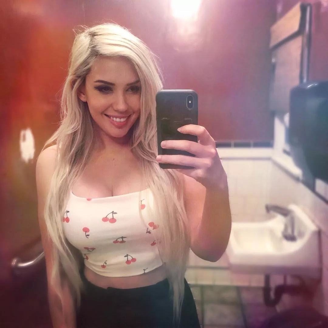 I wish I could wake up with Alanah Pearces big tits in my face!