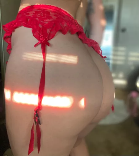 i wish i had a dick in me right now 🍌💦 i’m so horny purr…🍑💕