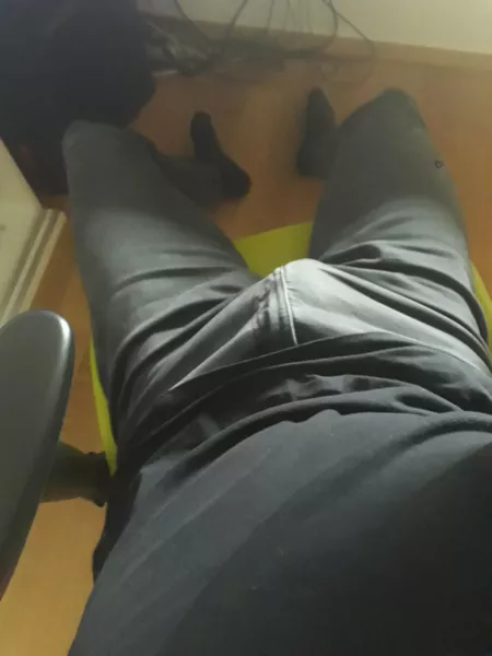 I wish I had someone to sit on my lap so I could feel my dick touching their ass