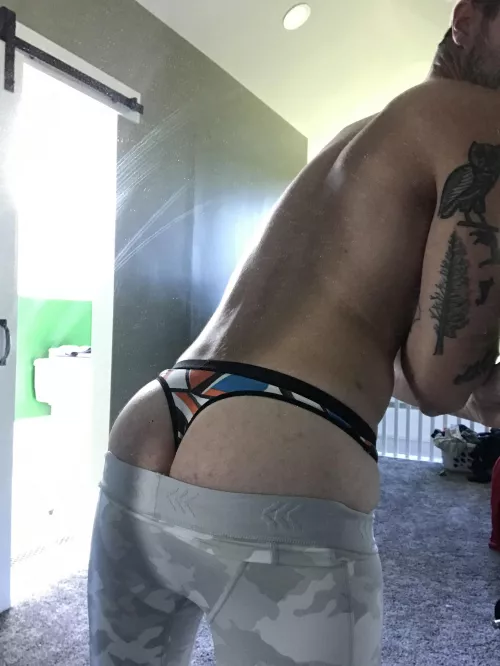 I wish more guys wore thongs like me lol