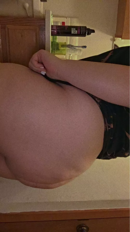 I wish someone would bend me over a balcony and fuck me☺️