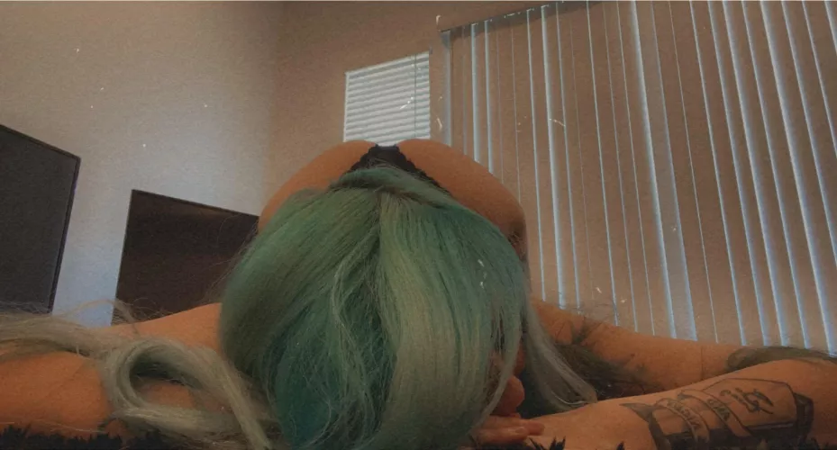 I wish you were behind me 🖤 free link below!