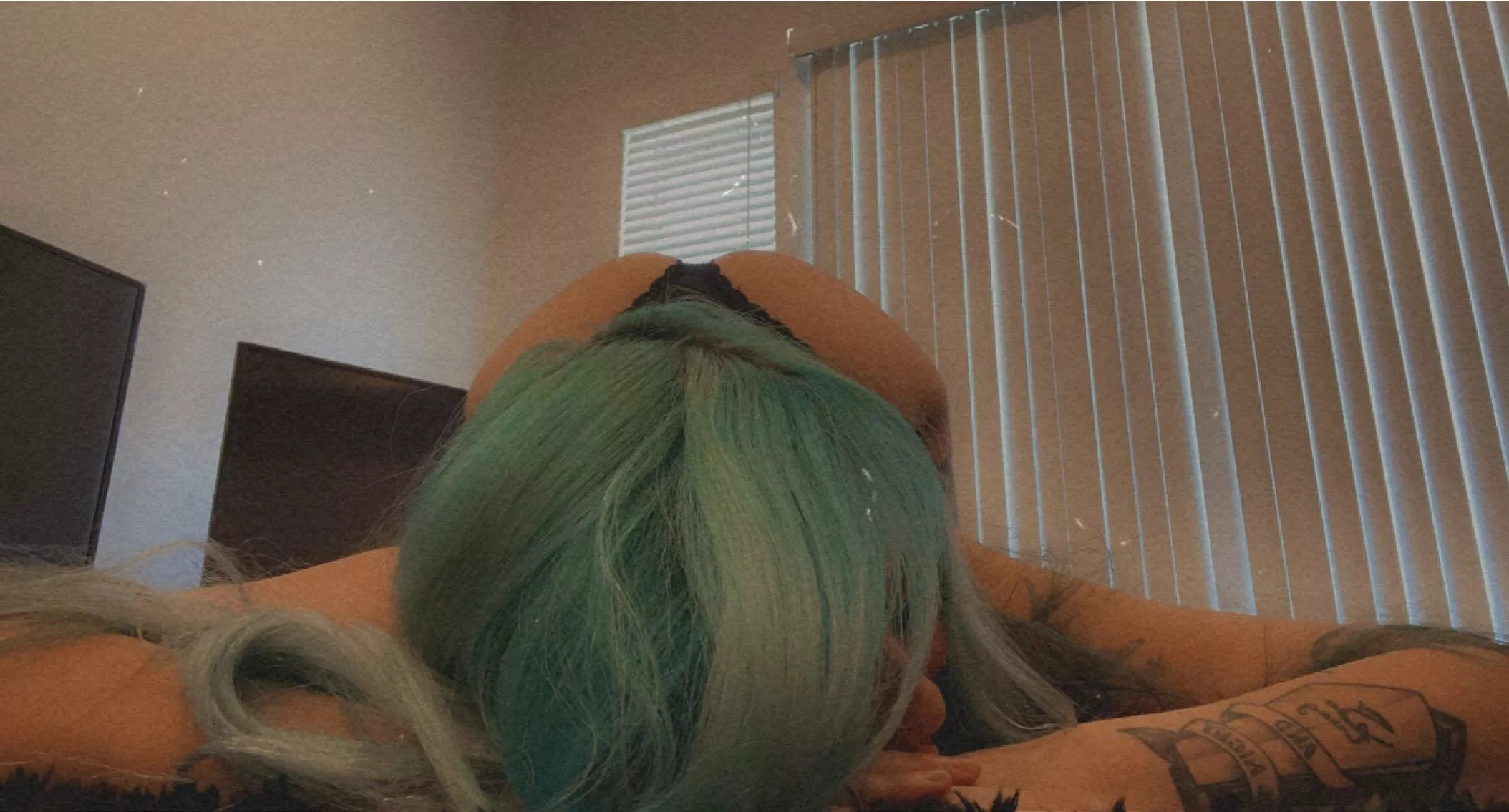 I wish you were behind me 🖤 free link below!