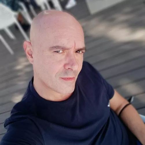 I wonder if bald guys like me are sexy to the average Joe? 😂