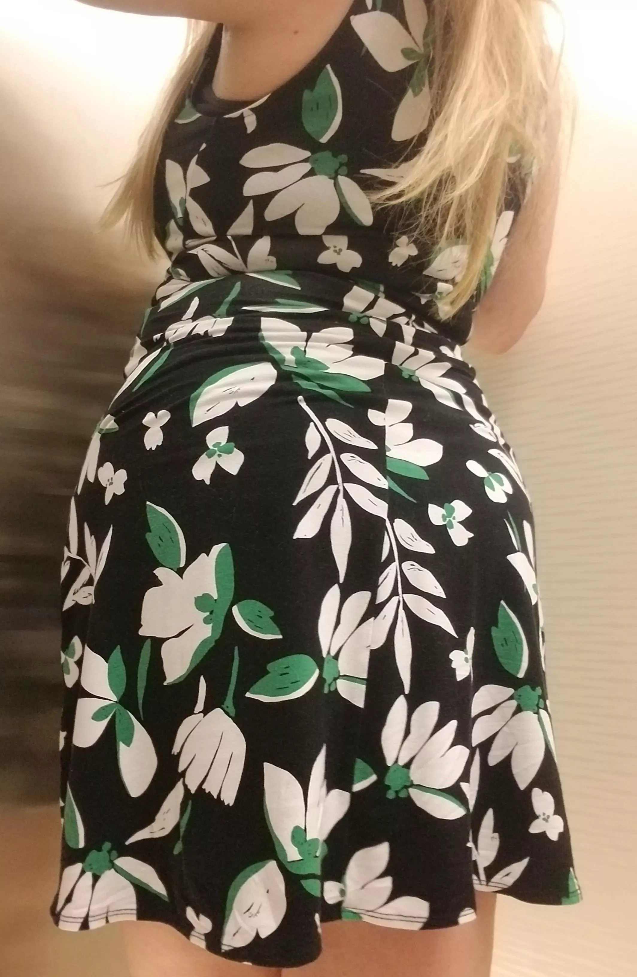 I wonder if my coworkers like it when I wear sundresses 😉 I wonder if my coworkers like it when I wear sundresses 😉