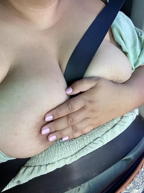 I wonder if the Uber driver noticed me take this picture? 😋