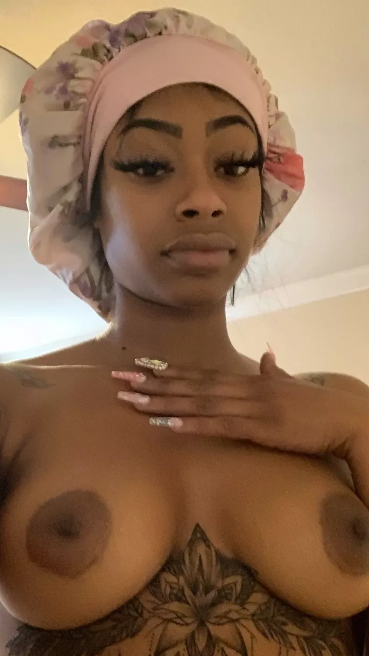 I woudln't midn at all if she came to bed with her bonnet on.... I woudln't midn at all if she came to bed with her bonnet on....