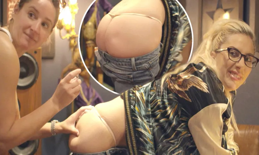 I would love to get up close and personal with her perfect butt.